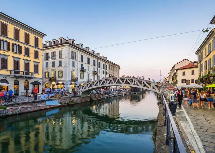 Flores Home, Vintage & Comfort Near City Center, Navigli, Bocconi