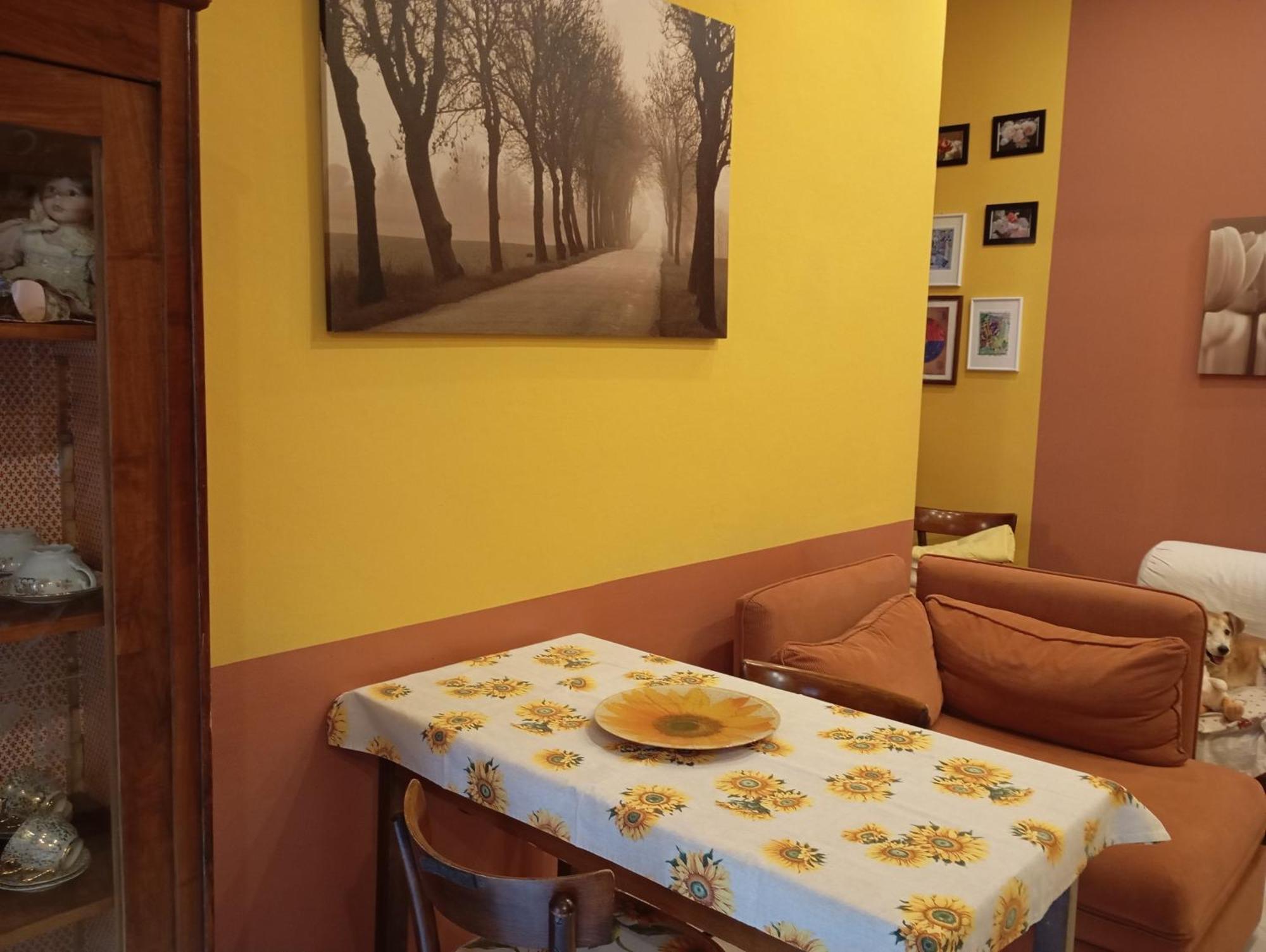 Flores Home, Vintage & Comfort Near Center, Navigli, Bocconi Apartment *