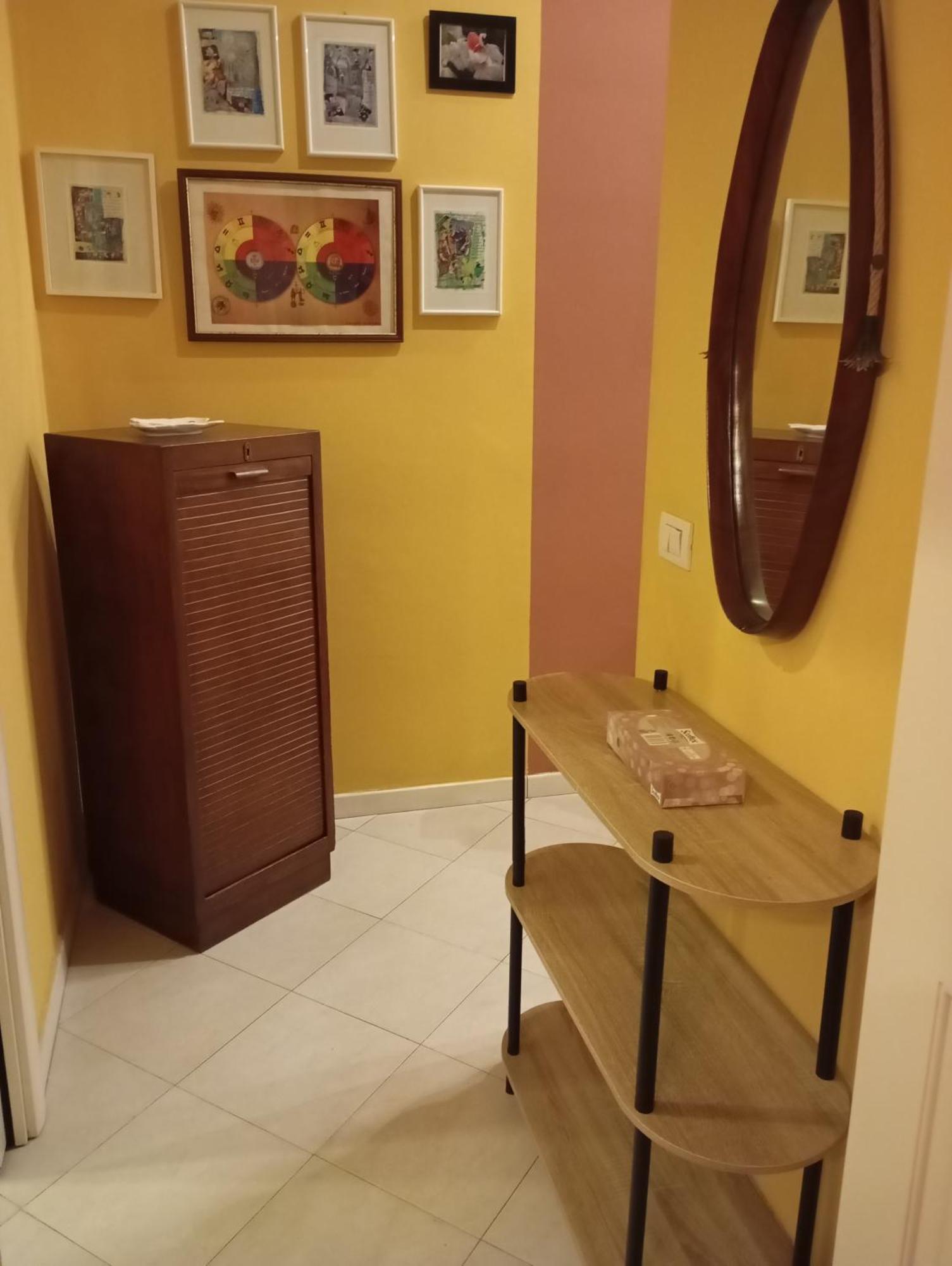 Flores Home, Vintage & Comfort Near Center, Navigli, Bocconi Apartment *
