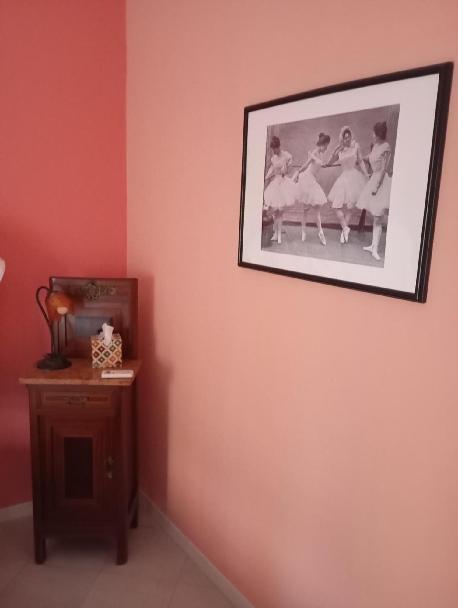 Flores Home, Vintage & Comfort Near Center, Navigli, Bocconi Apartment *